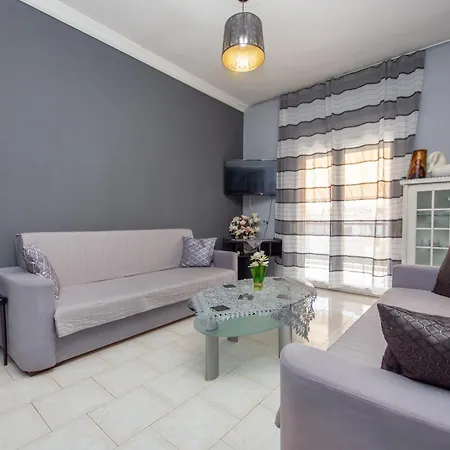 公寓 2 Charming Bedroom 斯塔夫罗斯